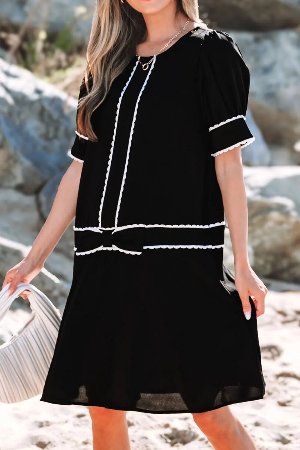 Contrast Scallop Trim Bow Detail Short Sleeve Shift Dress – Black by Simply Love
