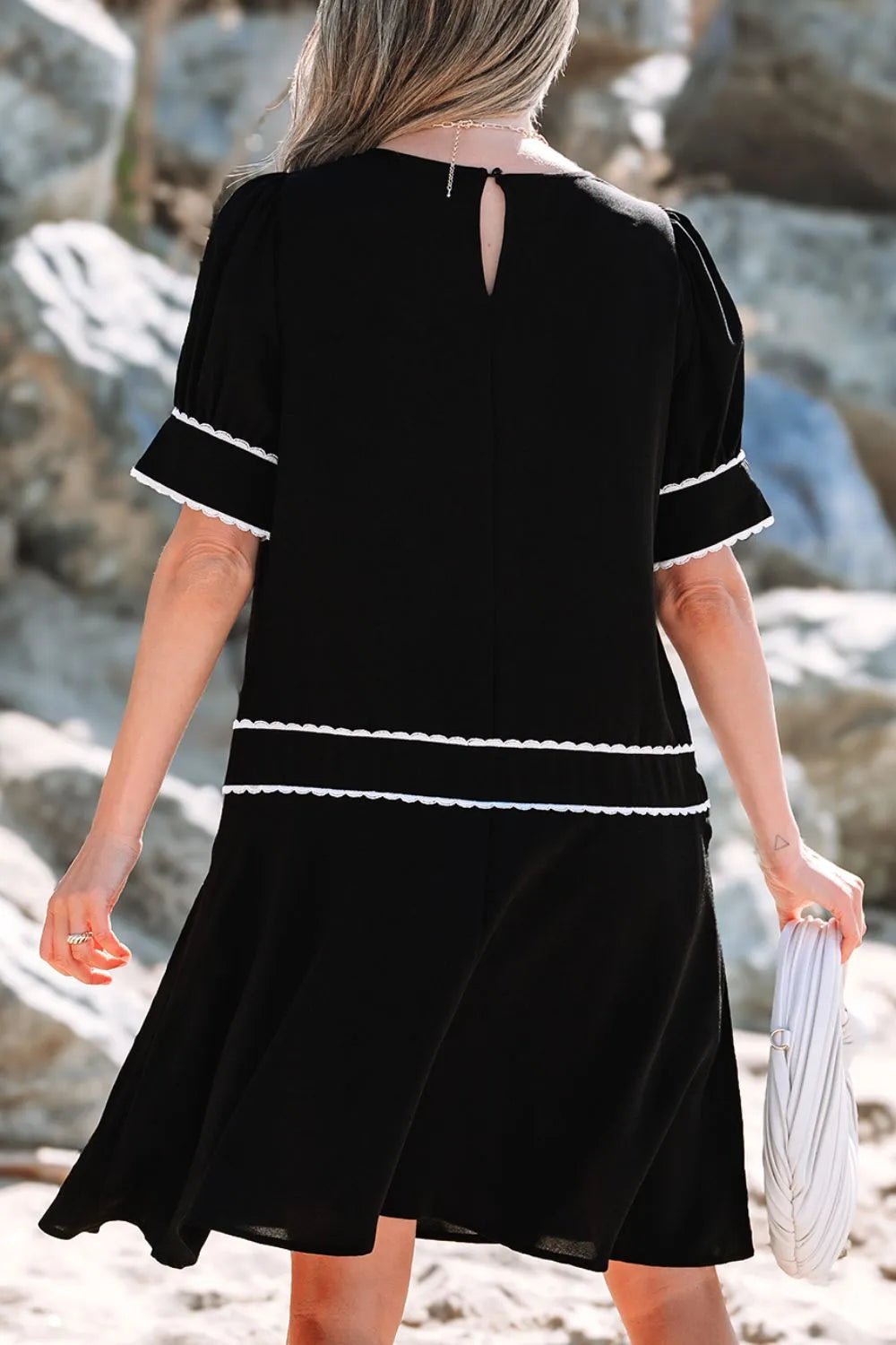 Contrast Scallop Trim Bow Detail Short Sleeve Shift Dress – Black by Simply Love