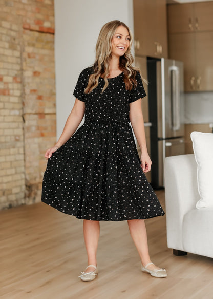Jenna Floral Knit Short Sleeve Tiered Midi Dress – XS IC Dresses by Inherit Co.
