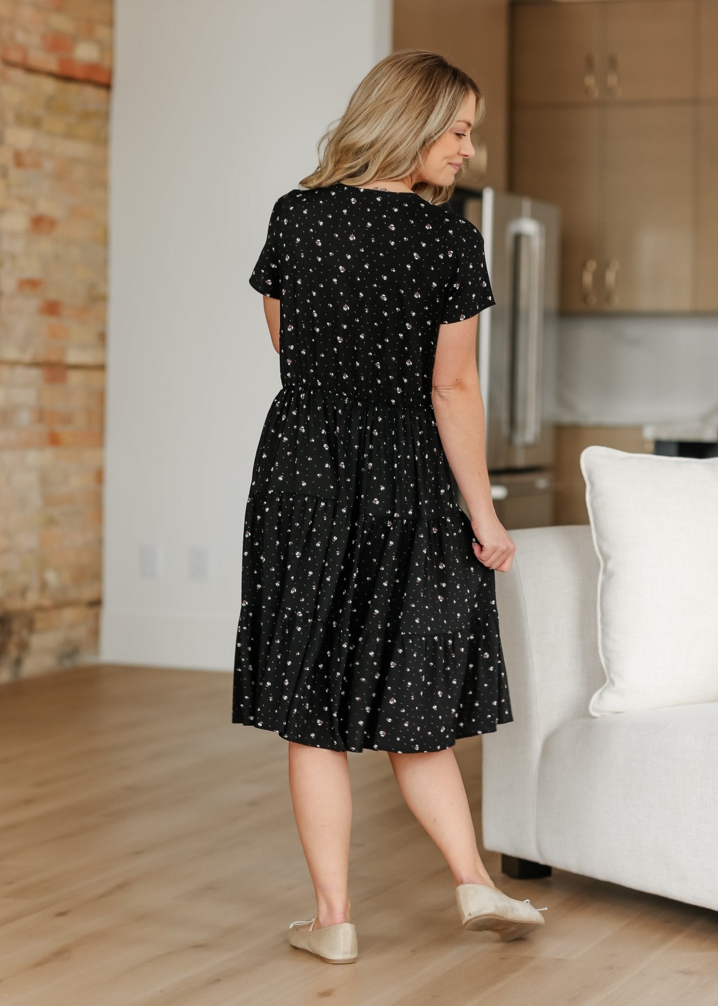 Jenna Floral Knit Short Sleeve Tiered Midi Dress – XS IC Dresses by Inherit Co.